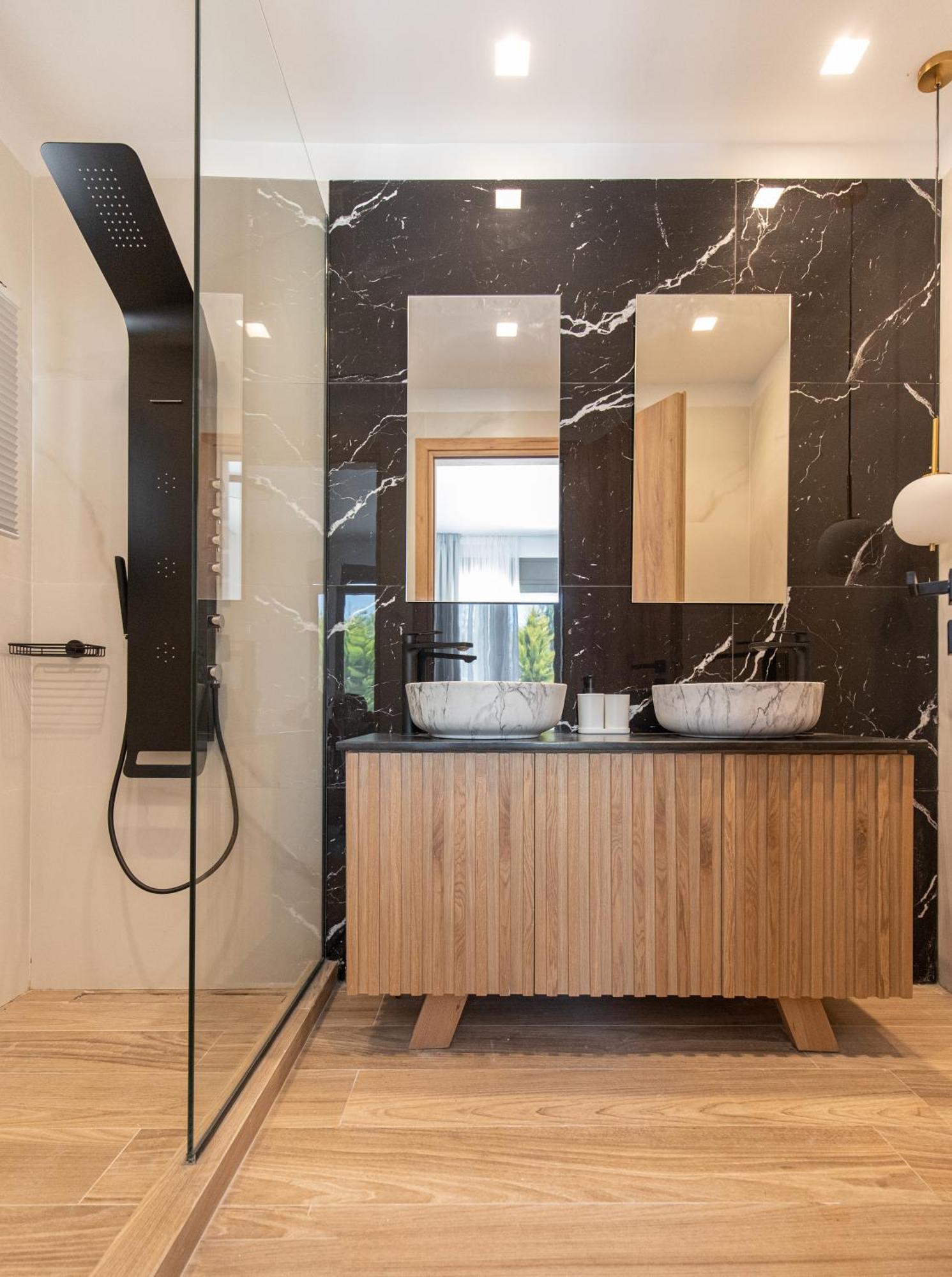 Marble Luxury Hotel *